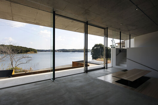 Elemental Shores in the Asia-Pacific: Concrete Recasts the Beach House Elemental Shores in the Asia-Pacific: Concrete Recasts the Beach House - Image 7 of 37