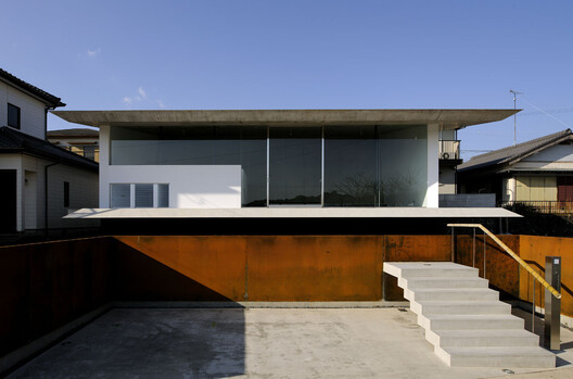 Elemental Shores in the Asia-Pacific: Concrete Recasts the Beach House Elemental Shores in the Asia-Pacific: Concrete Recasts the Beach House - Image 4 of 37