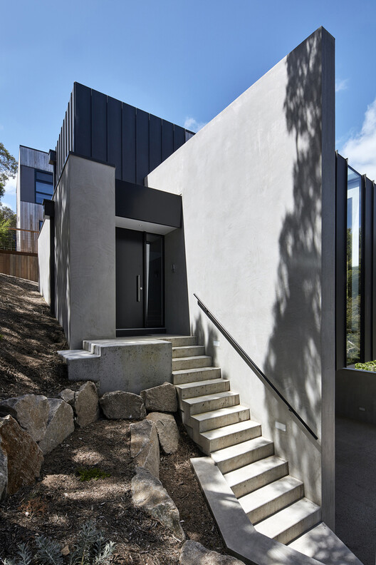 Elemental Shores in the Asia-Pacific: Concrete Recasts the Beach House Elemental Shores in the Asia-Pacific: Concrete Recasts the Beach House - Image 15 of 37