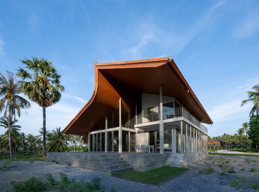 Elemental Shores in the Asia-Pacific: Concrete Recasts the Beach House Elemental Shores in the Asia-Pacific: Concrete Recasts the Beach House - Image 6 of 37