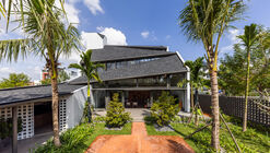 Tent House / Nha Dan Architects