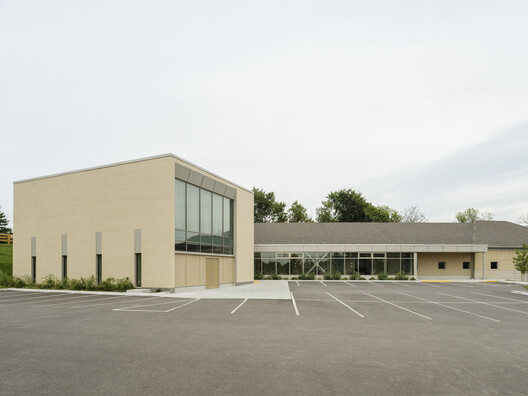 La Seigneurie Funeral Home / ultralocal architectes La Seigneurie Funeral Home / ultralocal architectes - Exterior Photography, Facade, Concrete