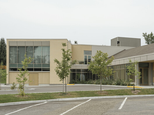La Seigneurie Funeral Home / ultralocal architectes La Seigneurie Funeral Home / ultralocal architectes - Exterior Photography, Concrete