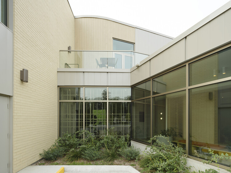 Capela Mortuária La Seigneurie / ultralocal architectes - Fotografia de Exterior, Vidro