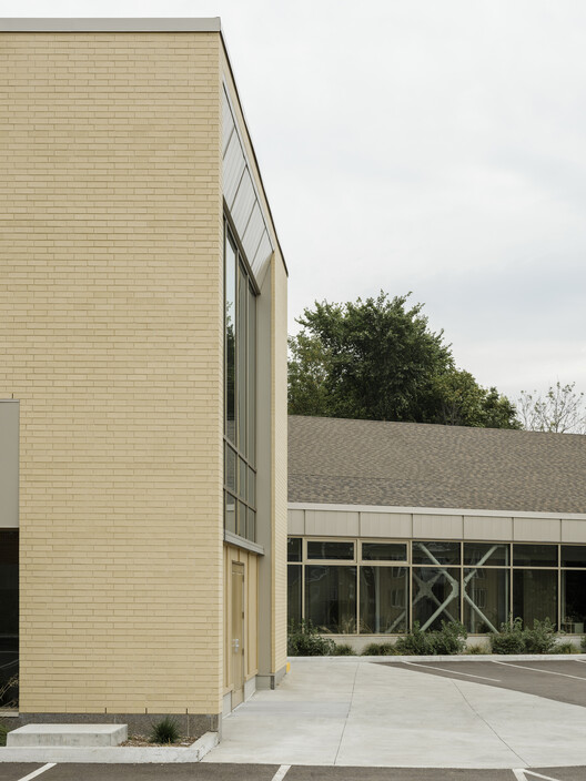 La Seigneurie Funeral Home / ultralocal architectes La Seigneurie Funeral Home / ultralocal architectes - Image 34 of 42
