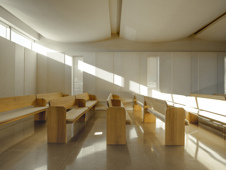 Capela Mortuária La Seigneurie / ultralocal architectes - Fotografia de Interiores, Madeira