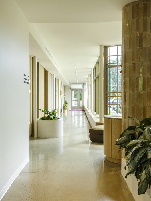 La Seigneurie Funeral Home / ultralocal architectes La Seigneurie Funeral Home / ultralocal architectes - Interior Photography, Wood, Lighting, Glass, Column