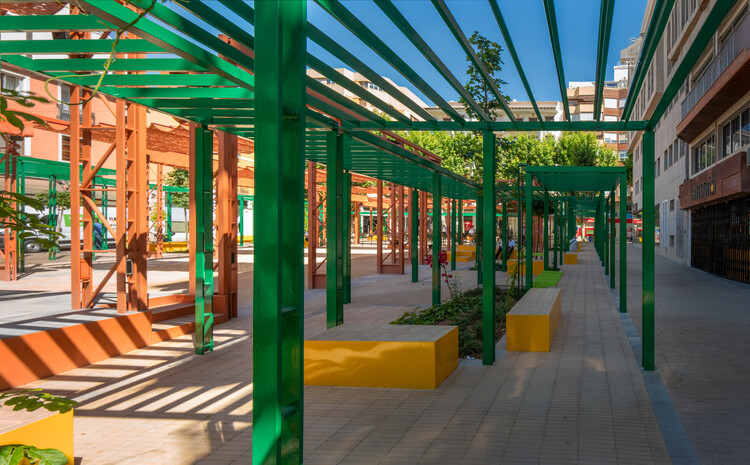 Plaza María Hervás en el centro histórico de Denia, barrio valenciano / DVCH DeVillarCHacon - Imagen 13 de 23