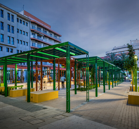 Plaza María Hervás en el Centro Histórico de Dénia, Comunidad Valenciana / DVCH DeVillarCHacon - Fotografía exterior
