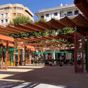 Plaza María Hervás en el centro histórico de Denia, barrio valenciano / DVCH DeVillarCHacon - fotografía exterior