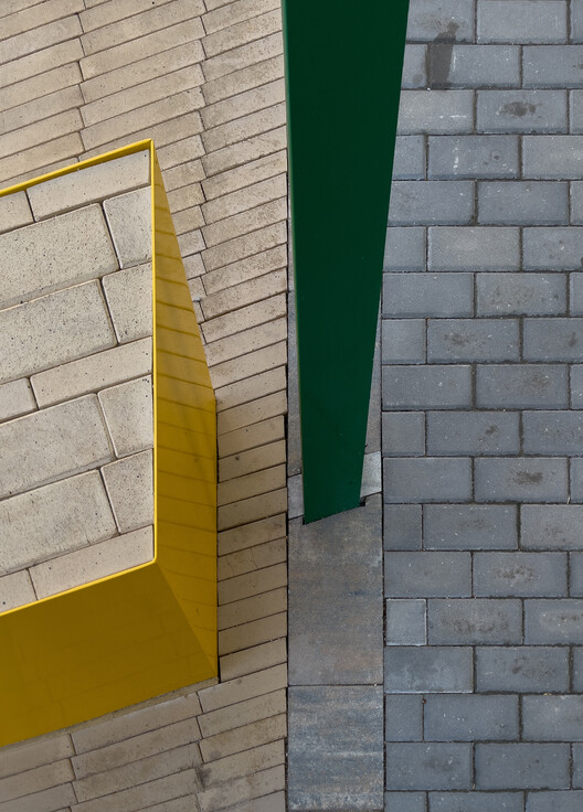 Plaza María Hervás en el Centro Histórico de Dénia, Comunidad Valenciana / DVCH DeVillarCHacon - Imagen 18 de 23