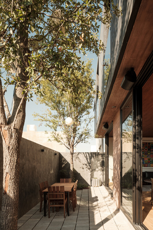 casa del escritor/em-studio - fotografía de interiores, hormigón, patio interior