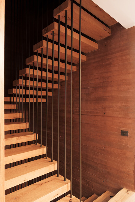 Casa de una Escritora / em-estudio - Imagen 22 de 34