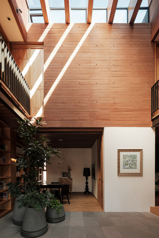 Casa de una Escritora / em-estudio - Fotografía interior, Madera