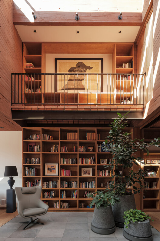 Casa de una Escritora / em-estudio - Fotografía interior, Armarios, Estanterías, Madera