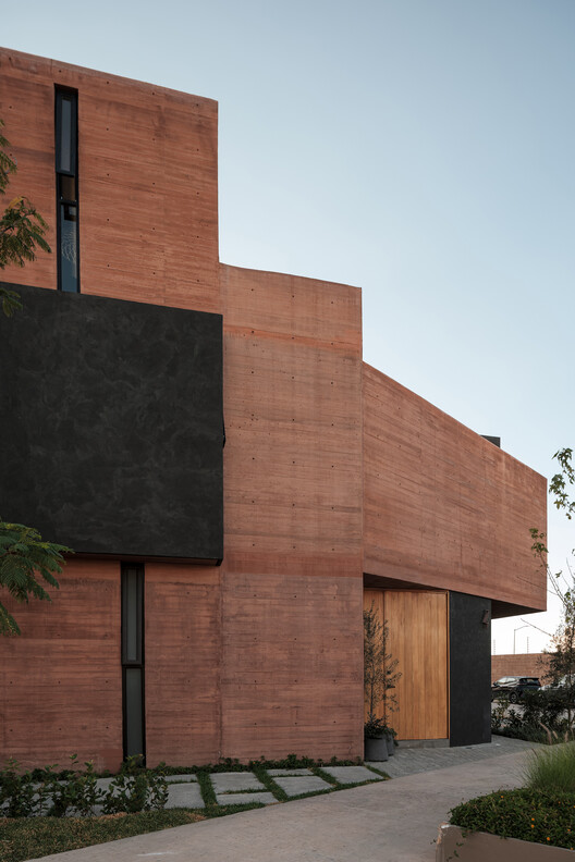 Casa de una Escritora / em-estudio - Imagen 8 de 34