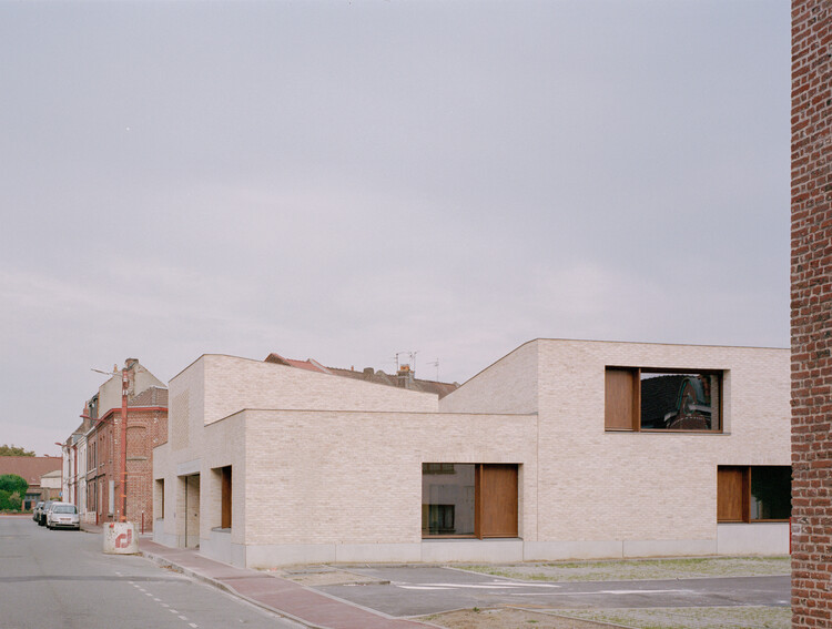 Centro da Juventude de Pont / LT2A - Fotografia de Exterior, Concreto