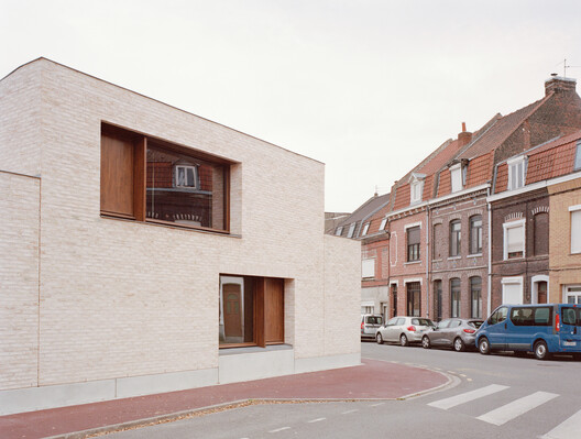 Centro da Juventude de Pont / LT2A - Fotografia de Exterior, Fachada, Tijolo, Concreto