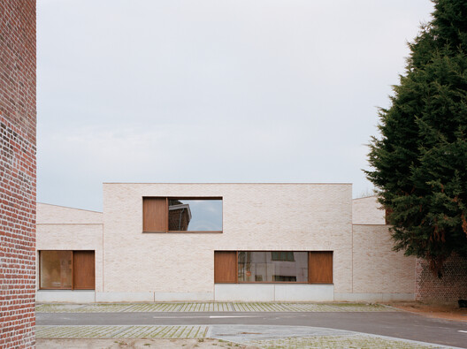 Centro da Juventude de Pont / LT2A - Fotografia de Exterior, Concreto