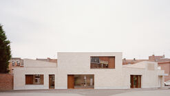 Centro da Juventude de Pont / LT2A