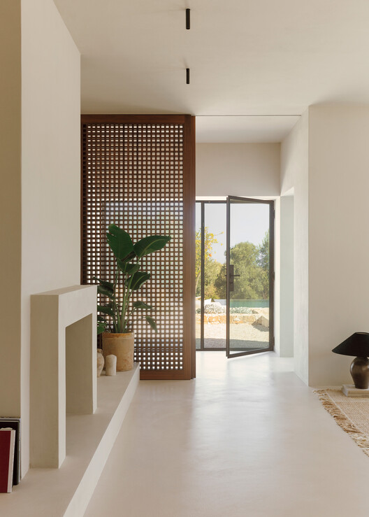 House in the Ostuni Countryside / Tela Architettura House in the Ostuni Countryside / Tela Architettura - Interior Photography, Wood, Door