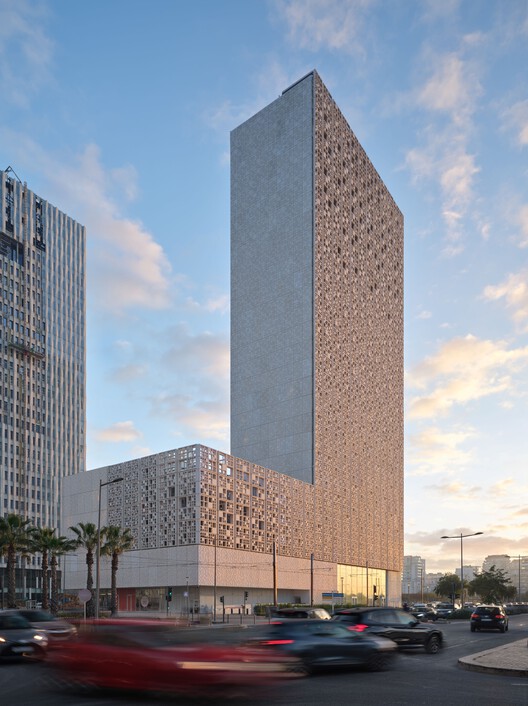 BCP Tower / Groupe3 Architectes + Atelier Rachid Andaloussi BCP Tower / Groupe3 Architectes + Atelier Rachid Andaloussi - Exterior Photography, Concrete
