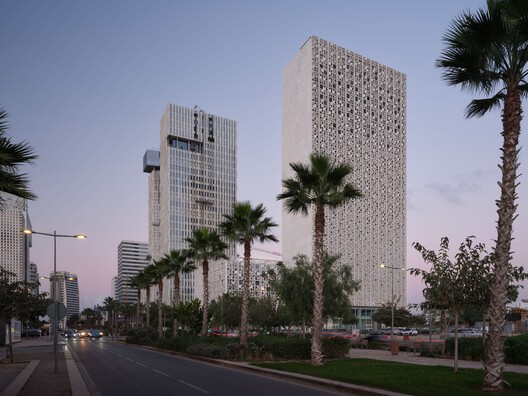 BCP Tower / Groupe3 Architectes + Atelier Rachid Andaloussi BCP Tower / Groupe3 Architectes + Atelier Rachid Andaloussi - Exterior Photography, Cityscape