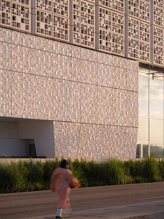 BCP Tower / Groupe3 Architectes + Atelier Rachid Andaloussi BCP Tower / Groupe3 Architectes + Atelier Rachid Andaloussi - Exterior Photography, Concrete