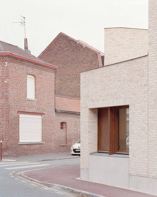 Centro da Juventude de Pont / LT2A - Fotografia de Exterior, Tijolo, Concreto