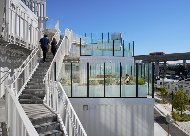 洛杉矶经济适用房开发项目 / Lorcan O’Herlihy Architects - 建筑图, 阳台