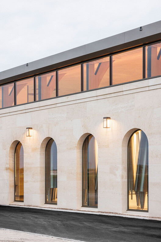 Chateau Cantemerle Winery / BPM Architectes Chateau Cantemerle Winery / BPM Architectes - Exterior Photography, Concrete, Arcade