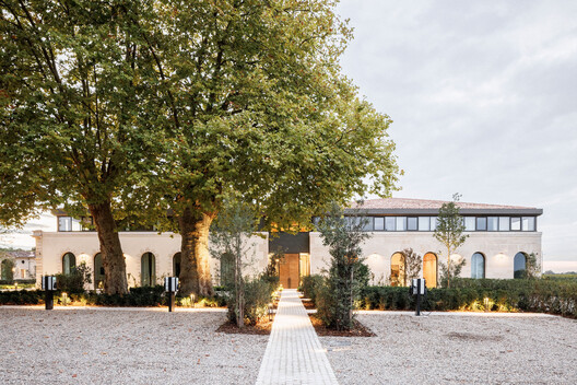 Chateau Cantemerle Winery / BPM Architectes Chateau Cantemerle Winery / BPM Architectes - Exterior Photography, Garden, Arcade