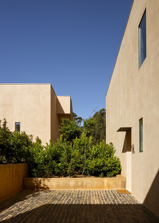 Resort Praia do Canal en la Naturaleza / Atelier Bugio - Fotografía exterior, Concreto, Balcón