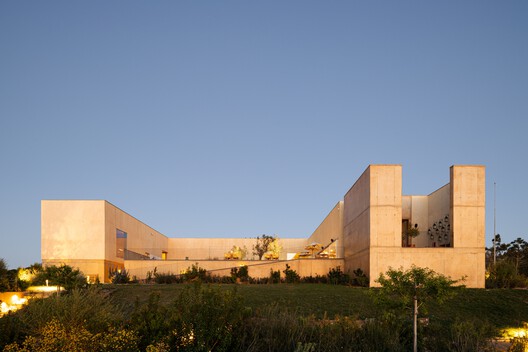 Canal Beach Nature Resort / Atelier Bugio