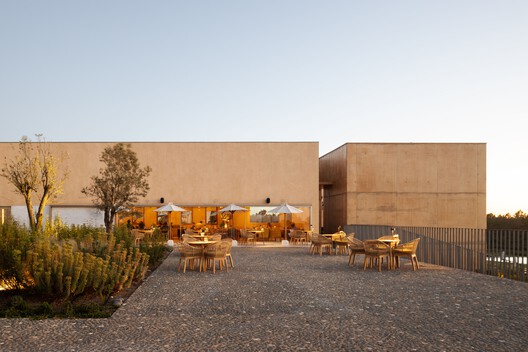 Resort Praia do Canal en la Naturaleza / Atelier Bugio - Imagen 9 de 23