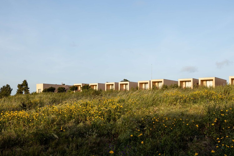 Playa Canal Resort en la naturaleza / Atelier Bugio - Imagen 2 de 23