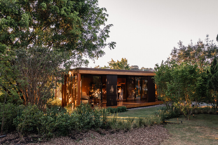 Casa Scheid 120 / NV Arquitetura - fotografía exterior, madera, puertas, jardín