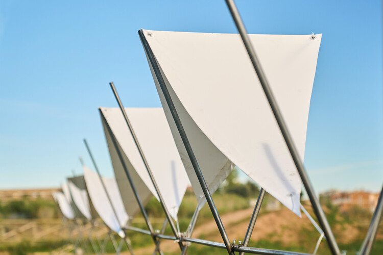 Pabellón 100 Metros Lineales / Pablo Paradinas Sastre + Estudio Eletres - Imagen 3 de 32