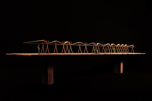 Pabellón 100 Metros Lineales / Pablo Paradinas Sastre + Eletres Studio - Imagen 30 de 32