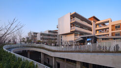 Ampliação e Renovação de Escola Primária e Complexo Urbano de Infraestrutura Integrada / Atelier Archmixing