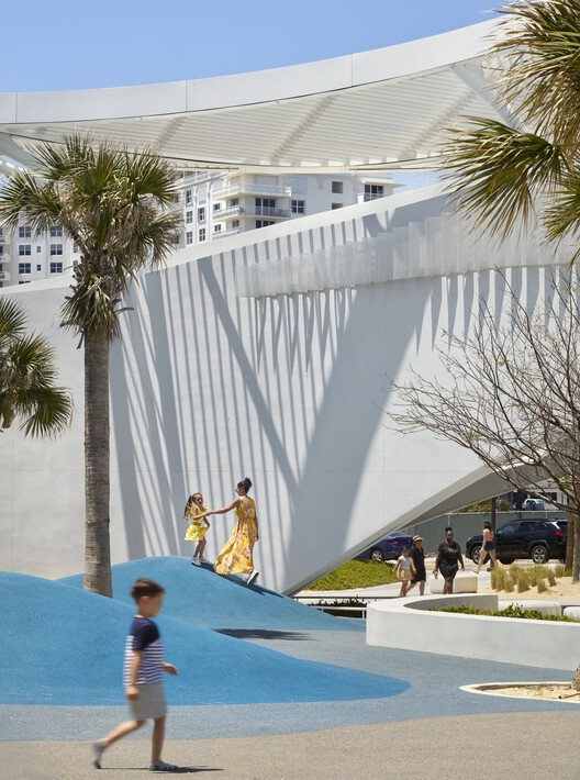 Parque DC Alexander/ Brooks + Scarpa Architects - Imagem 15 de 33