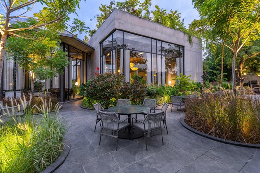 Varanda do K / Hiren Patel Architects + Design - Imagem 31 de 31