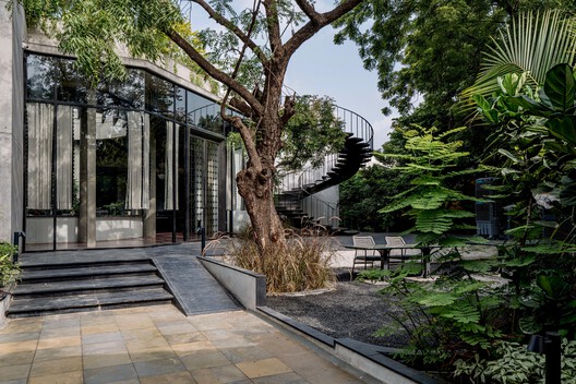 Varanda do K / Hiren Patel Architects + Design - Imagem 10 de 31