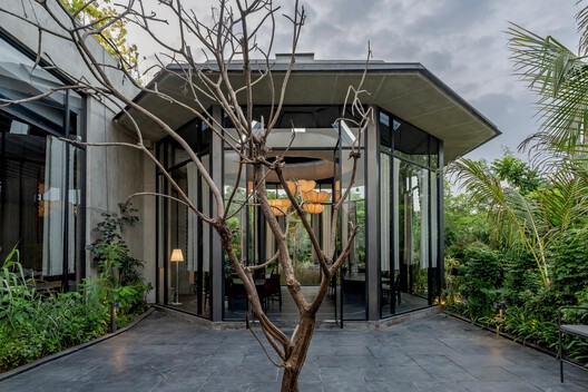 Varanda do K / Hiren Patel Architects + Design - Imagem 11 de 31