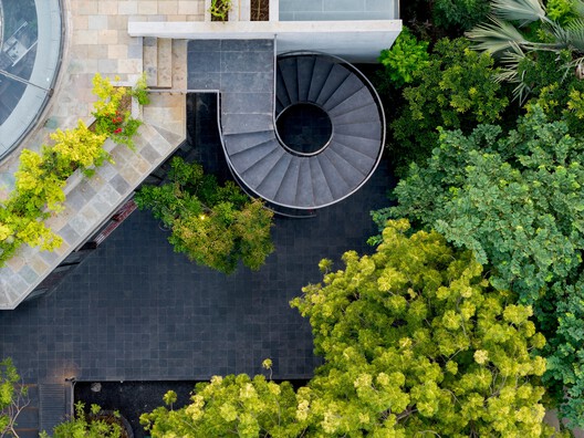 Varanda do K / Hiren Patel Architects + Design - Imagem 24 de 31