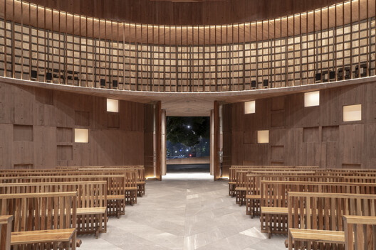 Capilla San Juan Pablo II / Grupo Arquitech - Imagen 3 de 19