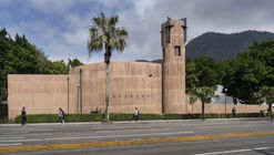 Capilla San Juan Pablo II / Grupo Arquitech