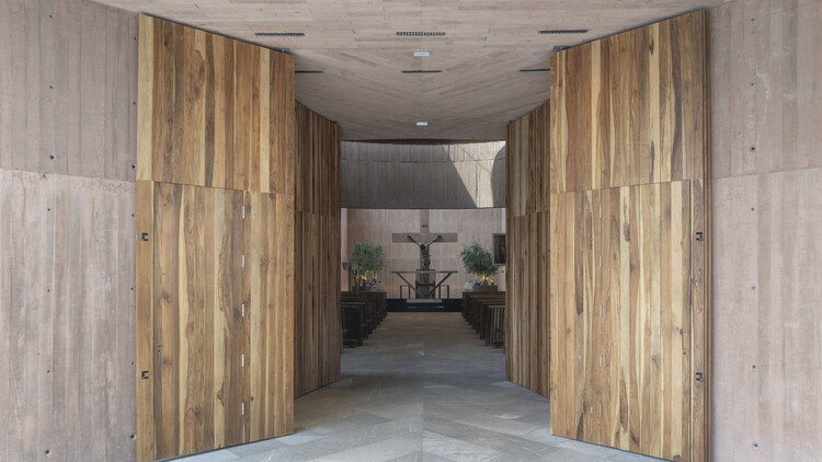 Iglesia de San Juan Pablo II/Grupo Arquitech - Imagen 4 de 19