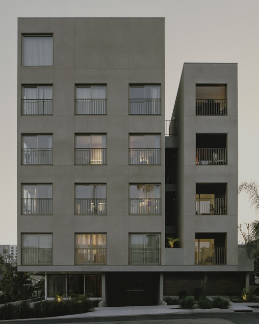 Edifício Residencial Fora / Jeff Svitak - Fotografia de Exterior