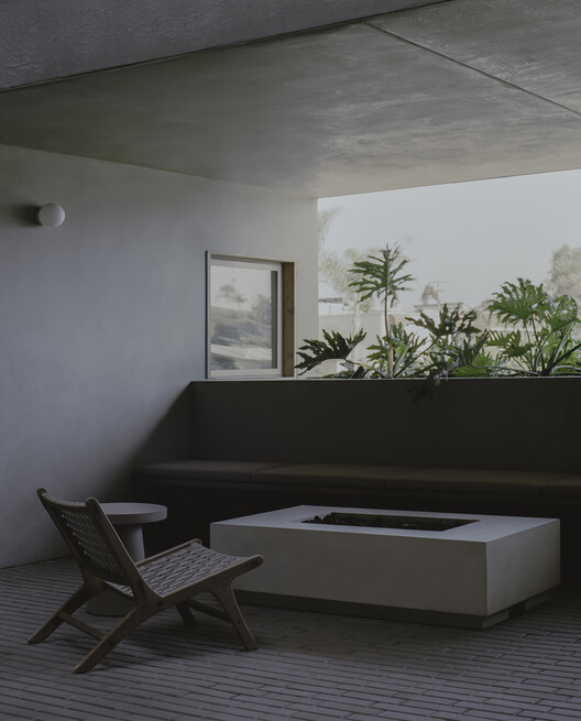 Edifício Residencial Fora / Jeff Svitak - Fotografia de Interiores, Concreto